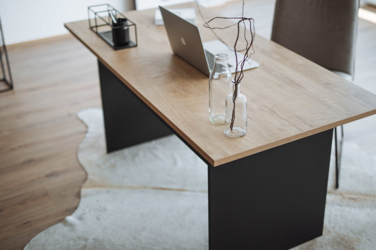 holzplatte-online-schreibtisch-modern-8